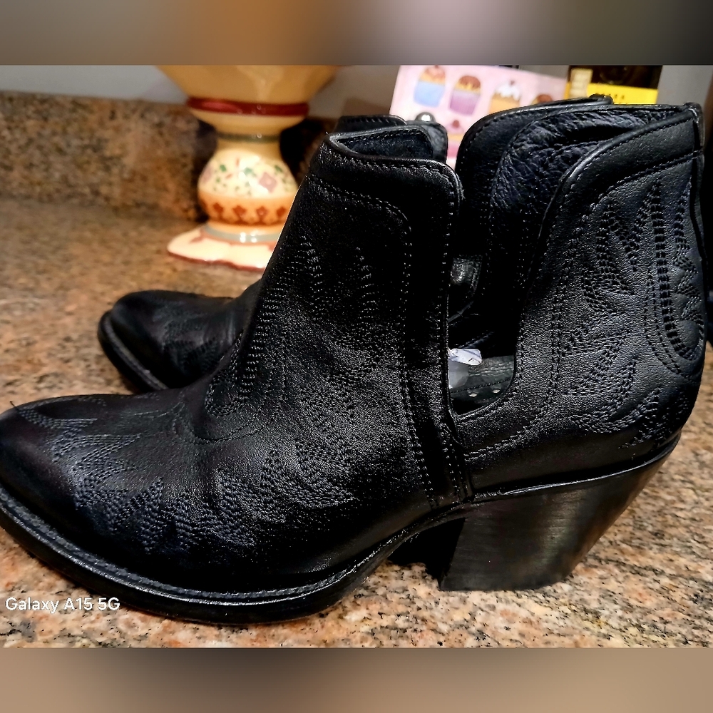 Ariat Dixon Black Leather Ankle Boots, 6.5 EUC - Picture 13 of 16